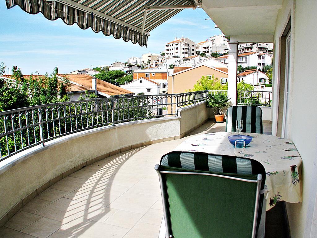 Apartments Miljak Оміш Екстер'єр фото