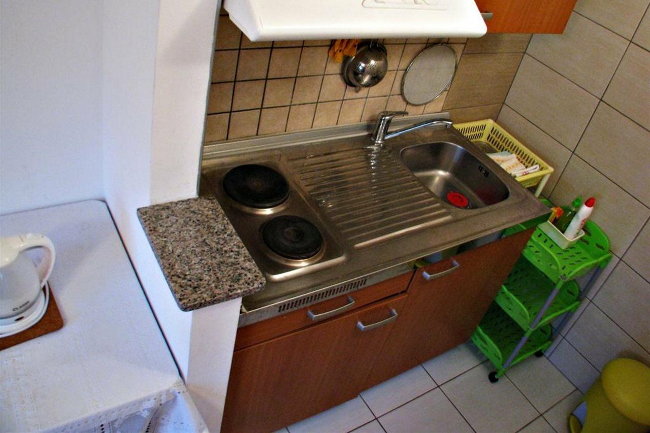 Apartments Miljak Оміш Екстер'єр фото