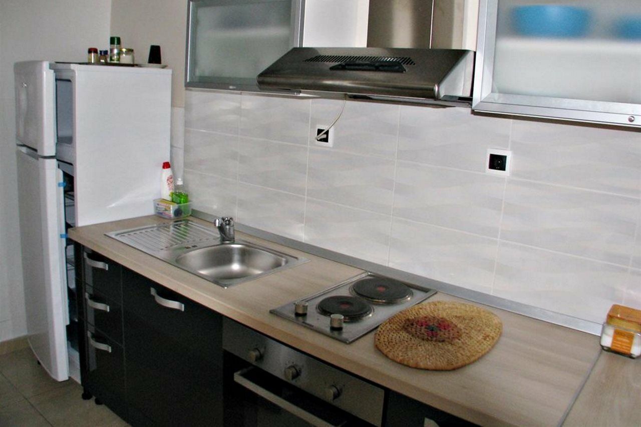 Apartments Miljak Оміш Екстер'єр фото