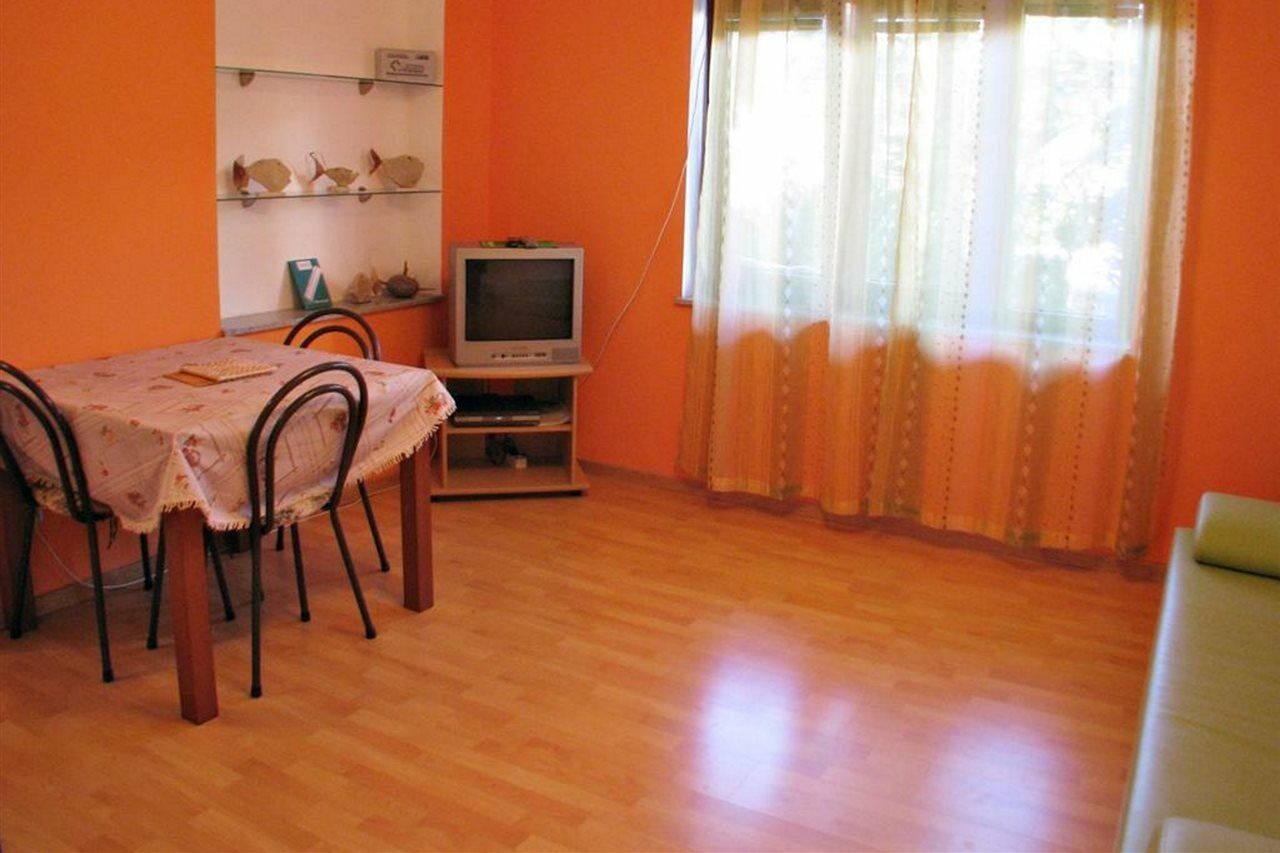 Apartments Miljak Оміш Екстер'єр фото
